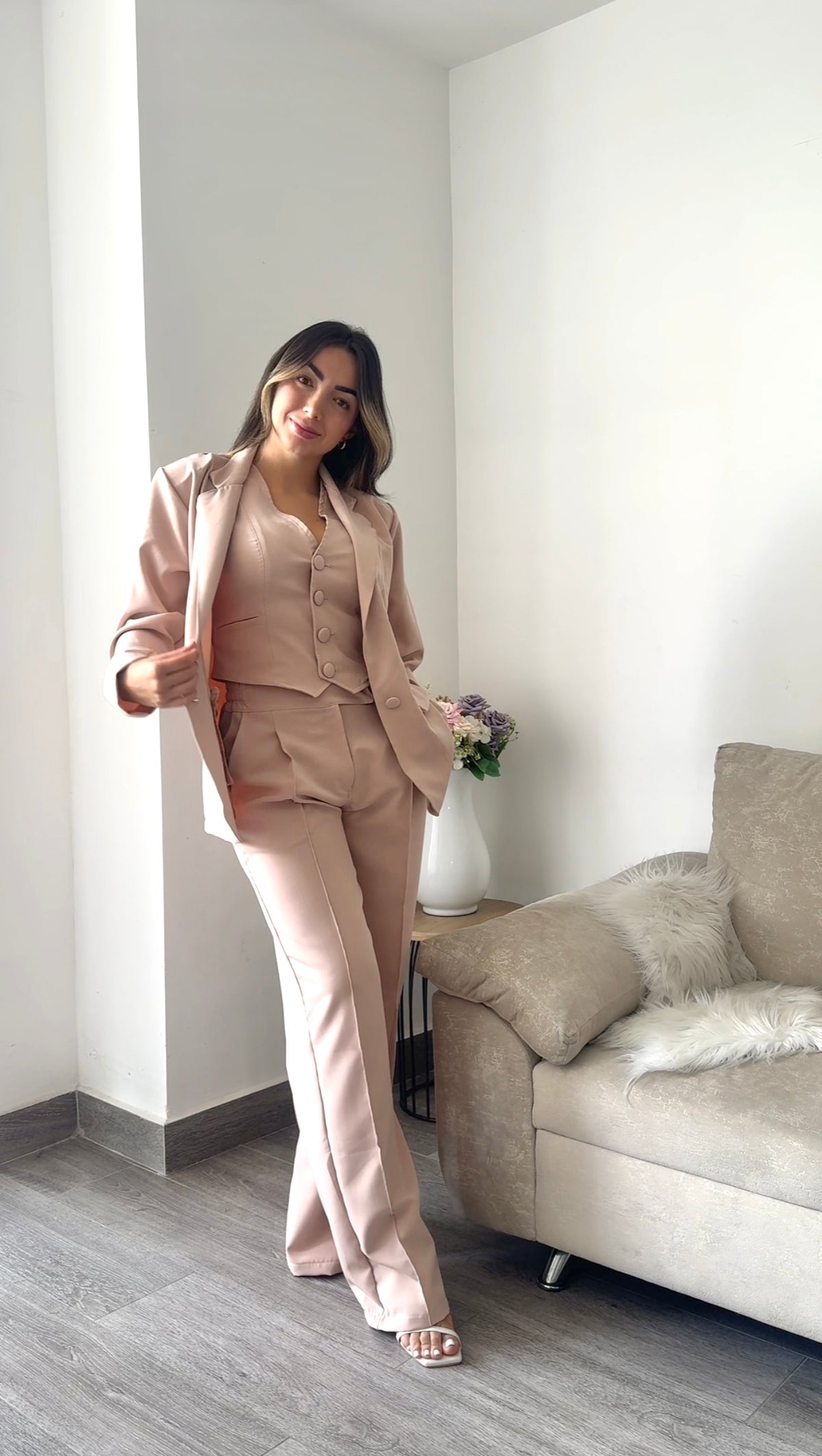 Combo Blazer + Chaleco + Pantalon Nude